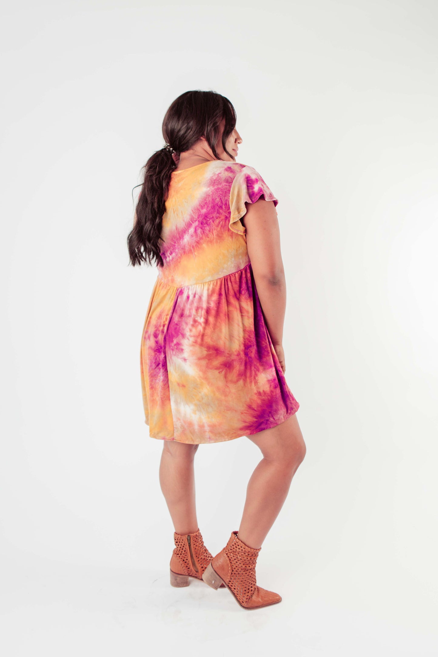 Flutter Sleeve Tie Dye Dress In Fuchsia