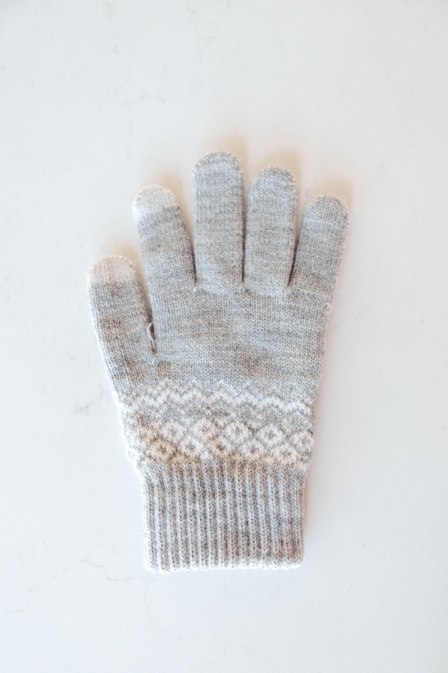Scandinavian Simplicity Gloves in Gray