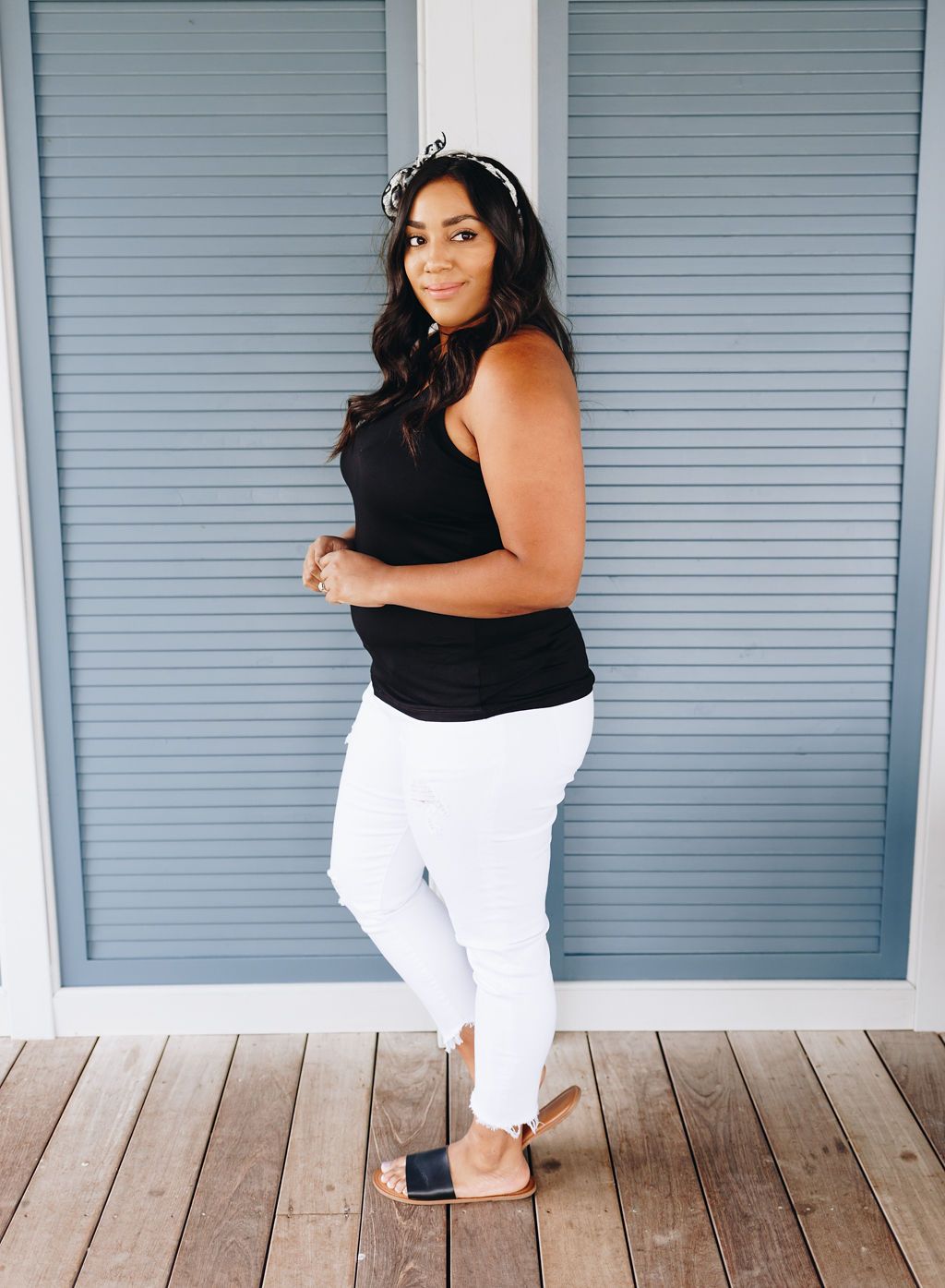 Basic Scoop Neck Tank In Black