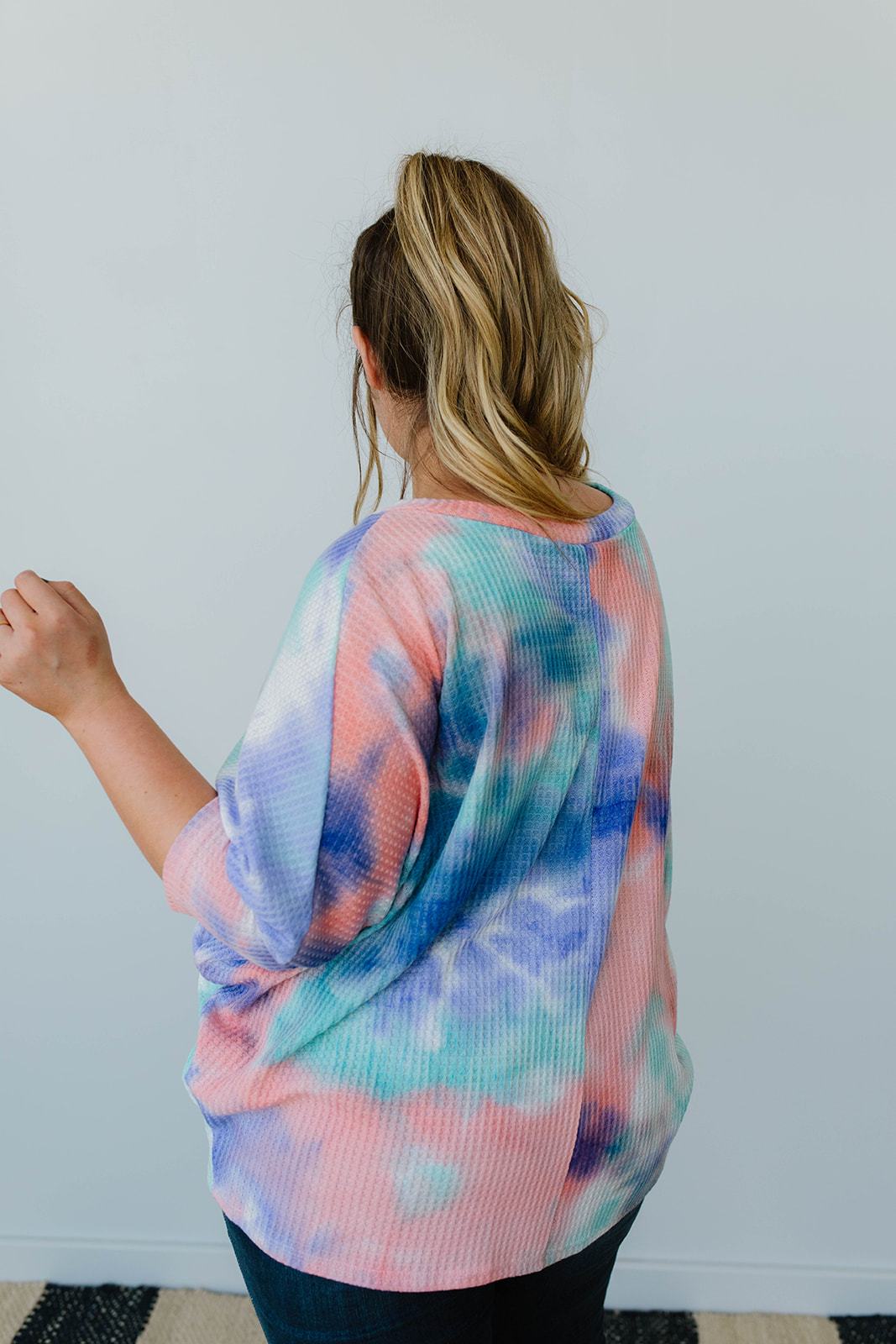 Textured Tie Dye V-Neck Top