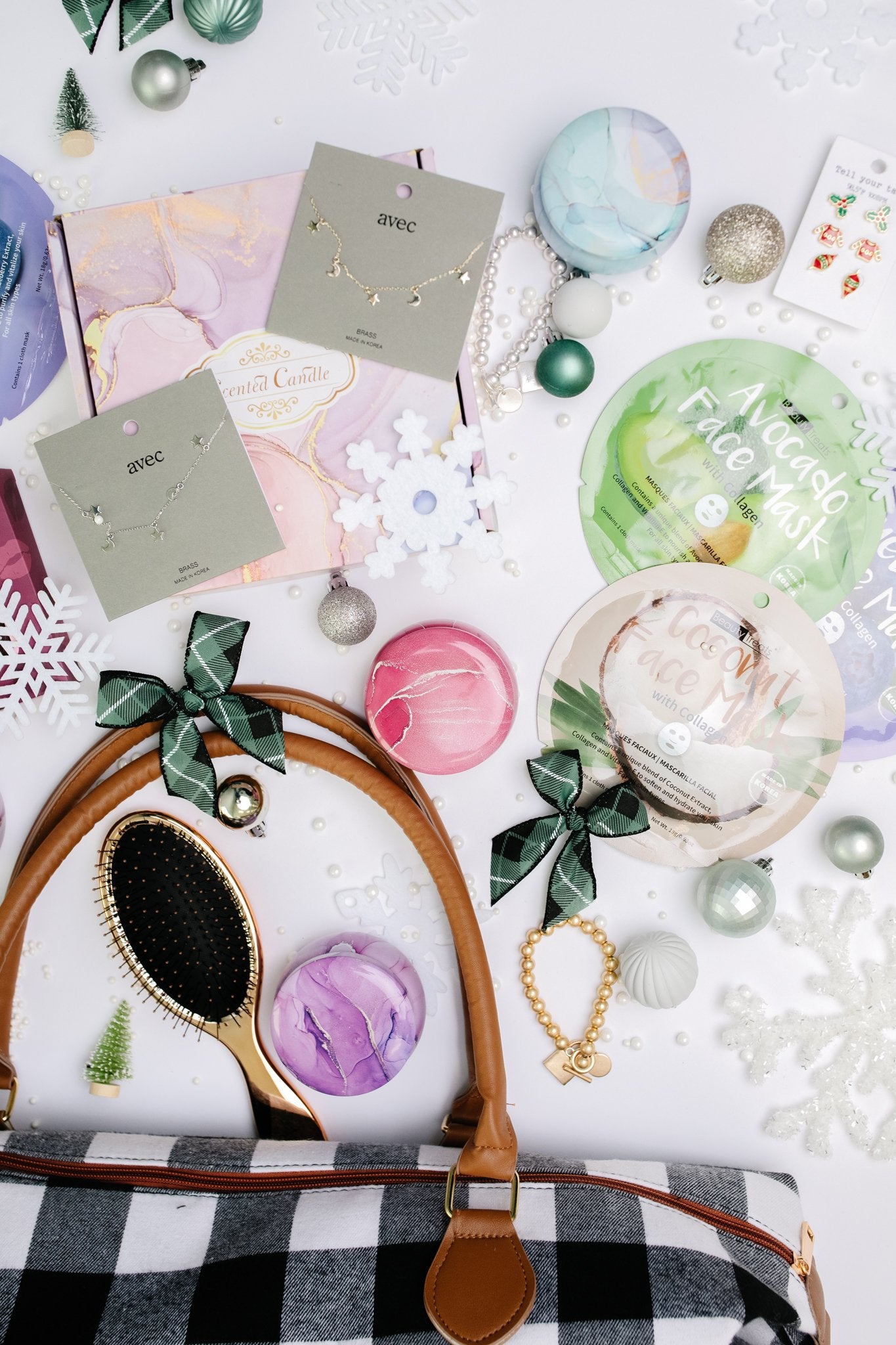 Home For The Holidays Face Mask in Coconut