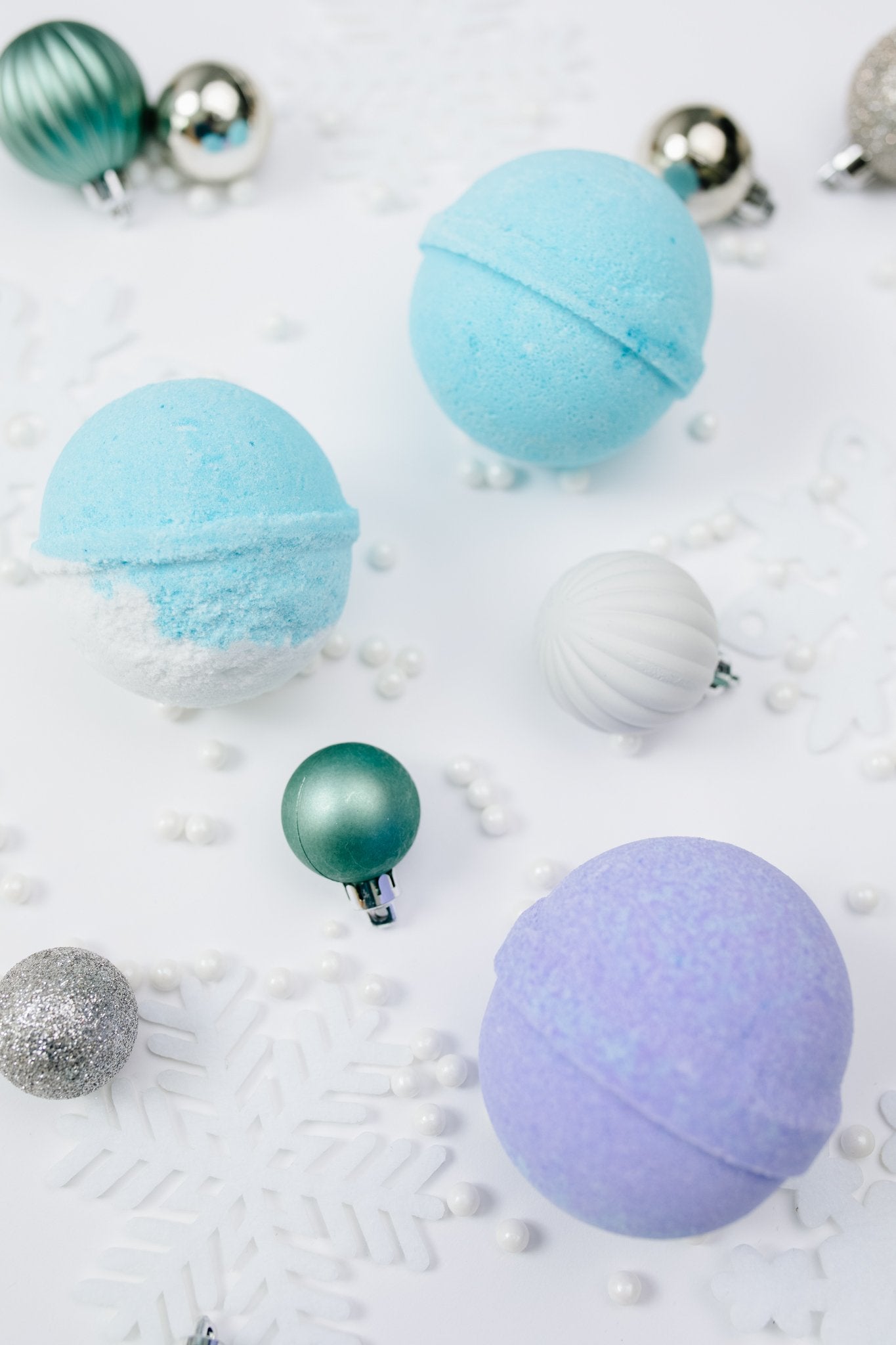 Cottage Garden Bath Bomb in Blue Christmas