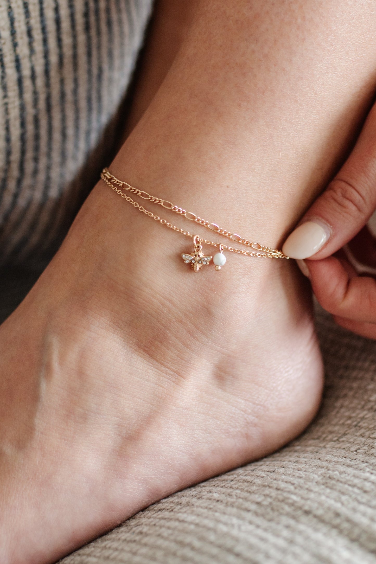 Bumble Bee Anklet In White