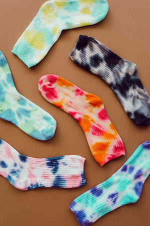 Happy Feet Tie Dye Socks In Fuchsia & Orange