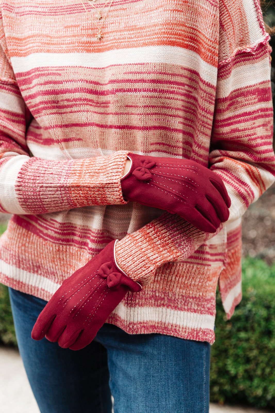 It's A Wonderful Life Gloves in Burgundy