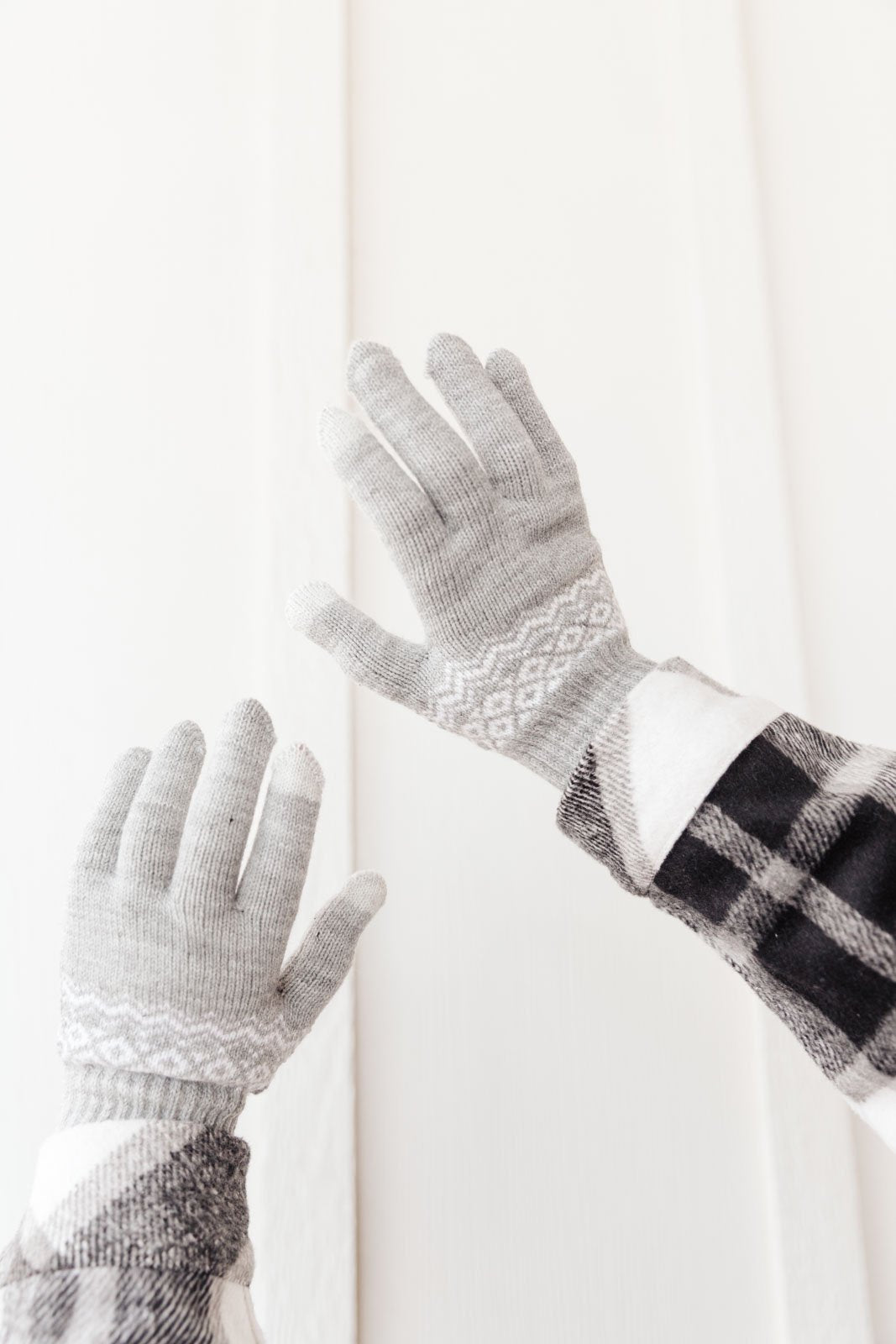 Scandinavian Simplicity Gloves in Gray