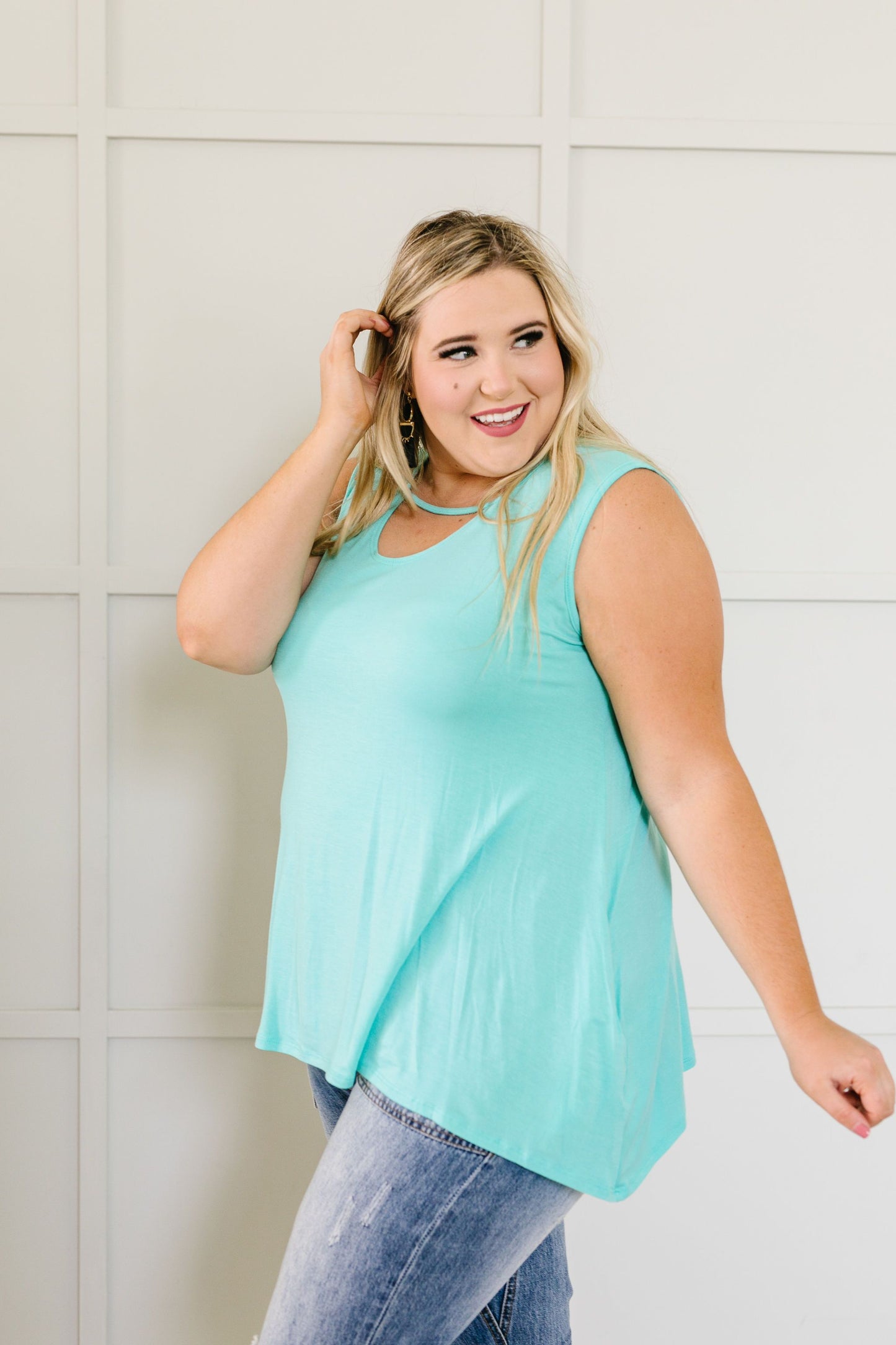 Keyhole & Pockets Tank In Mint