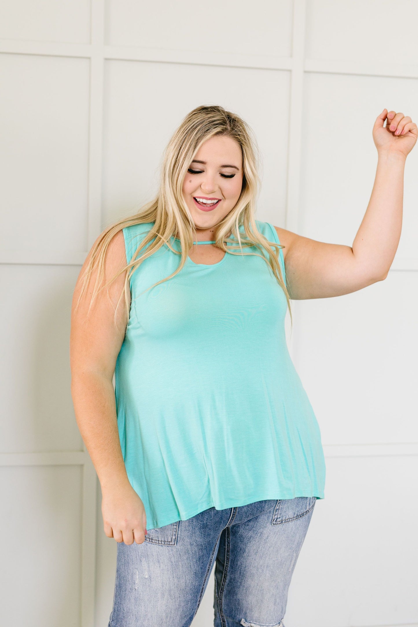 Keyhole & Pockets Tank In Mint