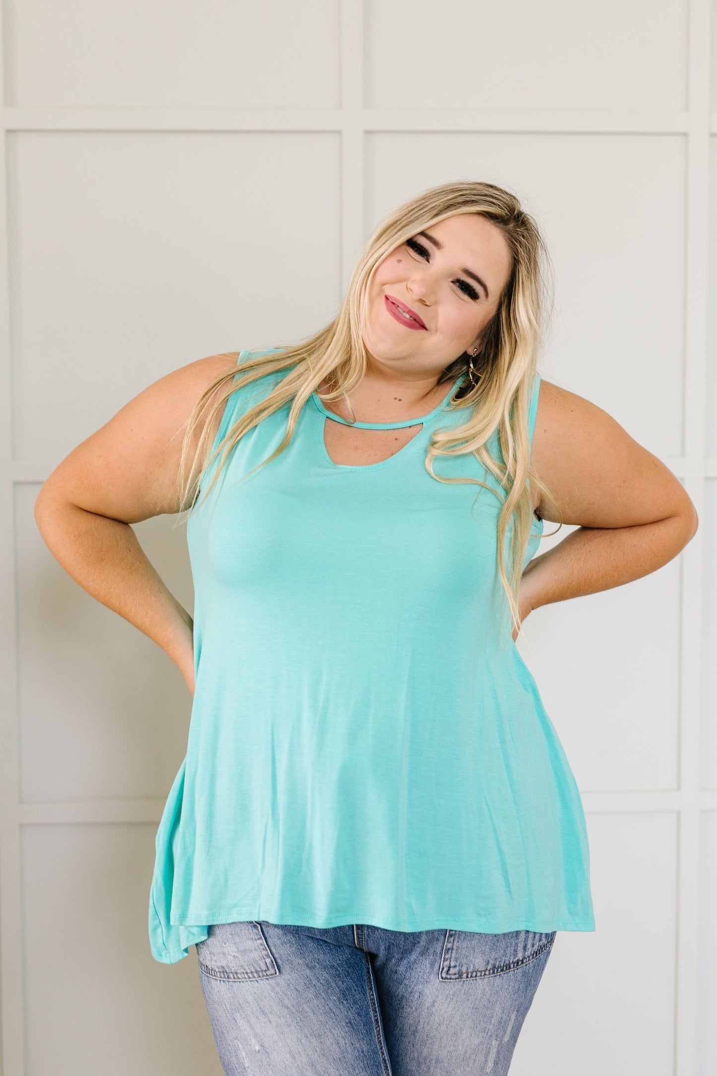 Keyhole & Pockets Tank In Mint