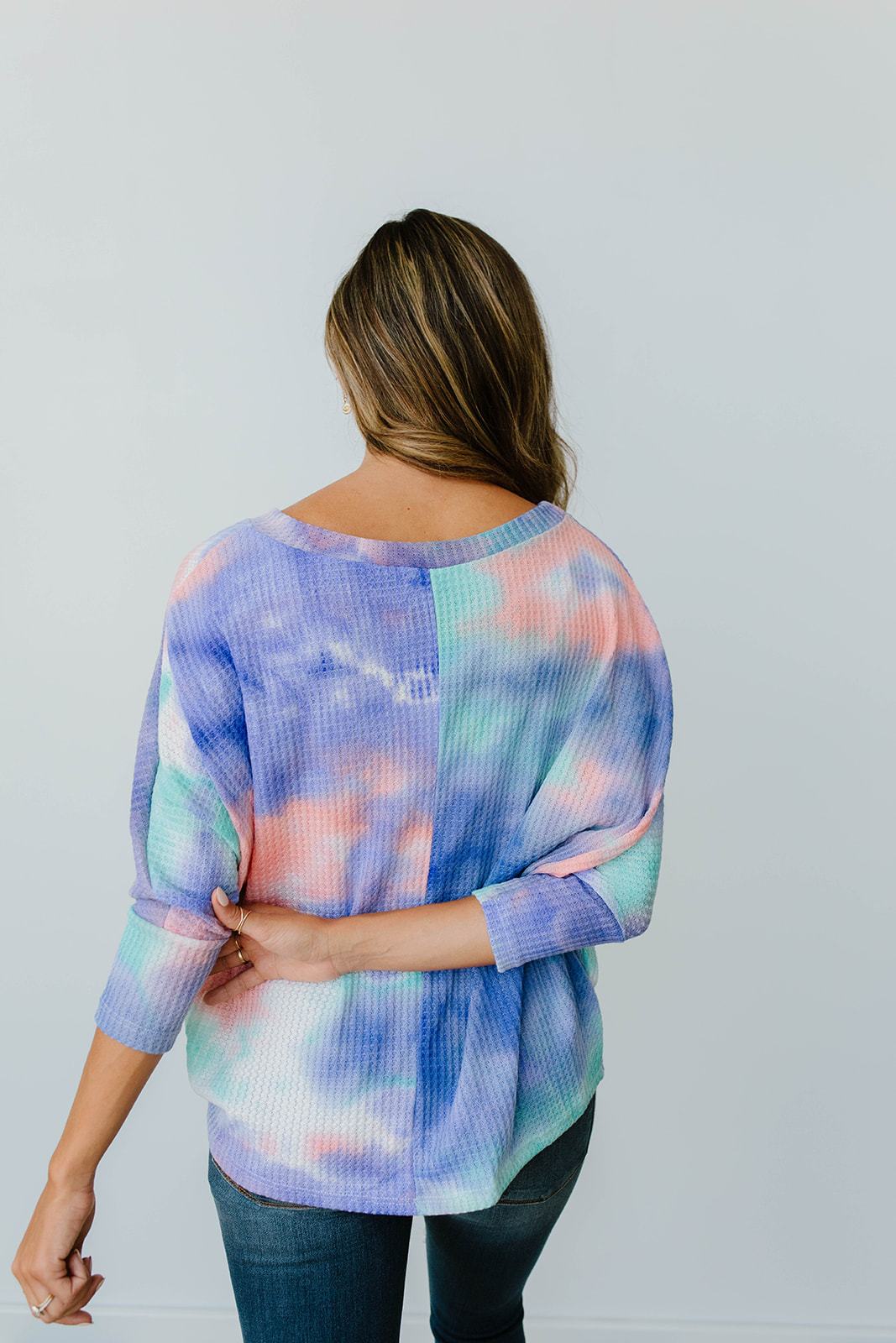 Textured Tie Dye V-Neck Top